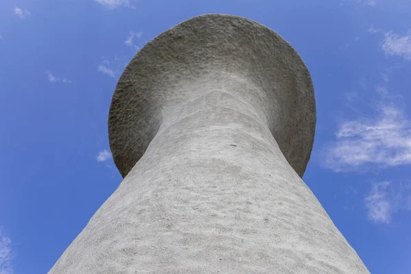 夏の日にヴェレンス湖の近くのベンスの覇権の見張り塔 — ストック写真