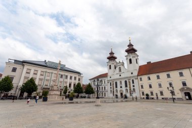 Macaristan 'ın Gyor kentindeki Szechenyi meydanındaki Benedictine Kilisesi (Loyolai Szent Ignac templom' da).