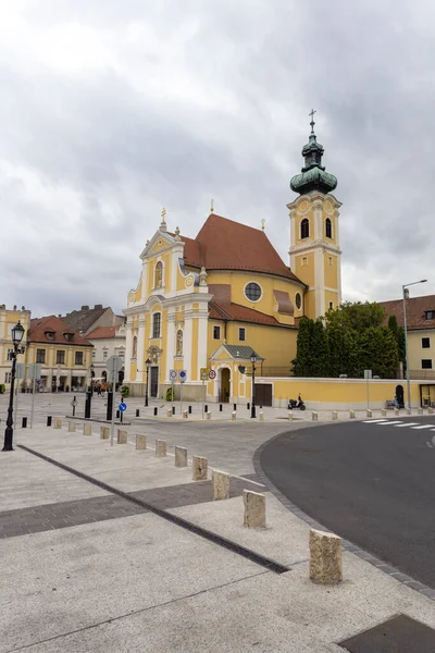 Karmeliterkirche Györ Ungarn Einem Bewölkten Sommertag — Stockfoto