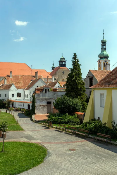 Staré Budovy Koszegu Maďarsko Letní Den Pohled Hradu — Stock fotografie