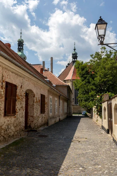 Staré Budovy Ulicích Koszegu Maďarsku Letní Den — Stock fotografie
