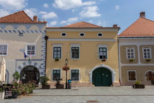 Bâtiments Anciens Sur Place Jurisics Koszeg Hongrie Jour Été — Photo