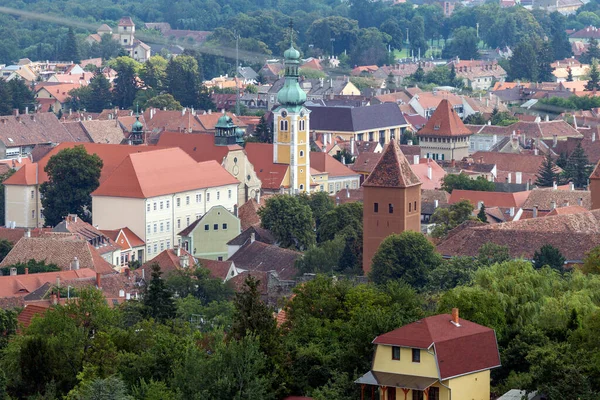 夏天从匈牙利苏莱曼山俯瞰Koszeg镇 — 图库照片