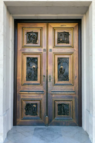 Porta Della Cattedrale Szombathely Ungheria Una Giornata Estiva — Foto Stock