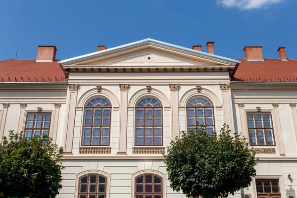 Edificio Clasicista Szombathely Hungría Día Verano — Foto de Stock