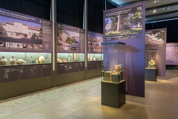 Szombath, Macaristan - 08 09 2020: Macaristan 'ın Szombath, Macaristan' daki Iseum Savariense müzesi ve Roma arkeoloji sahasının içi