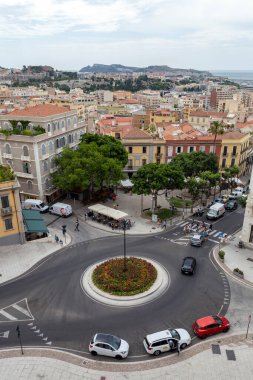 Cagliari, İtalya - 07: 15 2020: İtalya 'nın Sardunya adasındaki Saint Remy Kalesi' nden Cagliari manzarası.