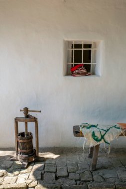 Lajosmizse, Macaristan - 08: 15 2020: Lajosmizse, Macaristan 'da bir yaz günü çiftlik müzesi.