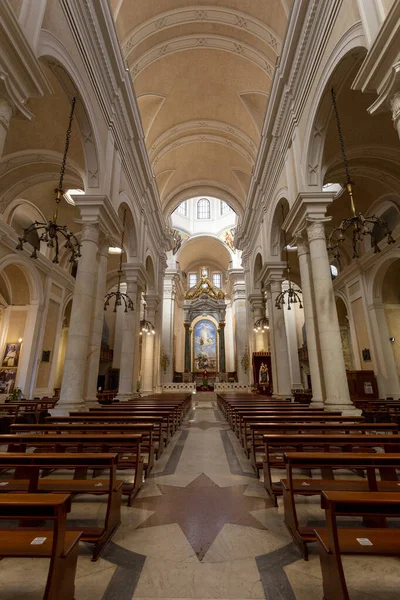 在炎热的夏日 位于意大利卡利亚里的圣母大教堂 布宜诺斯艾利斯就是以它的名字命名 — 图库照片
