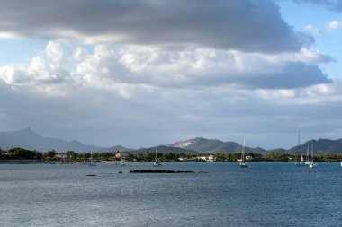 Nora 'nın kumsalı, İtalya Bir yaz günü.