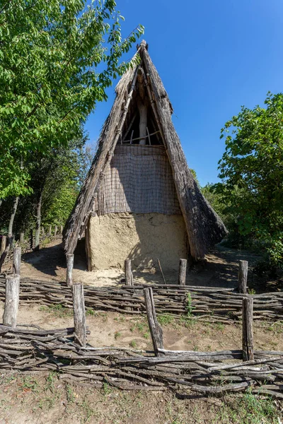 Casa Edad Hierro Parque Arqueológico Szazhalombatta Hungría Construido Campo Tumulus — Foto de Stock