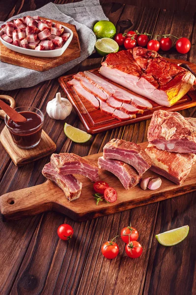 Raw Brazilian Sausages Wooden Board Ingredients Linguica Churrasco Close — Stock Photo, Image