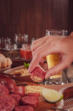 Dilimlenmiş ızgara sosis, Brezilya barbeküsü.