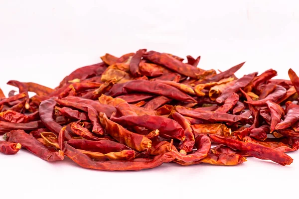 Torkad Röd Chili Eller Chili Cayennepeppar Isolerad Vit Bakgrund — Stockfoto