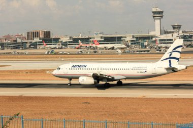 İstanbul Atatürk Havalimanı'nda kalkışa hazırlanan uçaklar