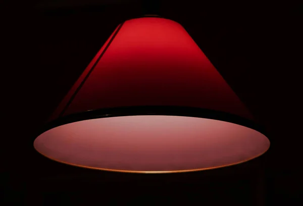 Красная Лампа Изолирована Черный — стоковое фото