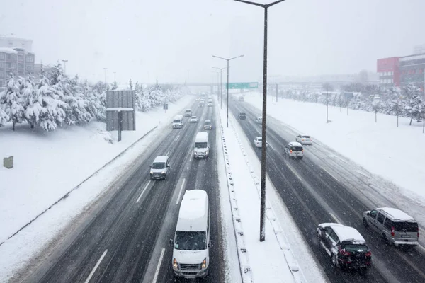 Tráfego Estrada Durante Tempestade Neve Fotos De Bancos De Imagens