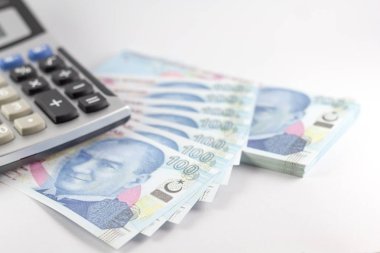 Cüzdanda Türk Lirası banknot izole