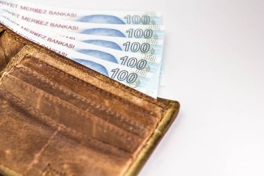 Cüzdanda Türk Lirası banknot izole