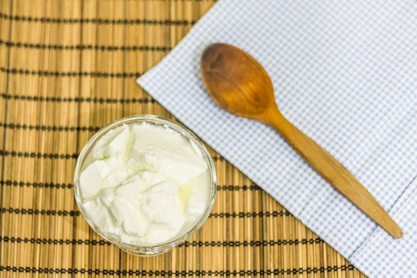 Yogur Orgánico Natural Casero Con Cuchara Madera —  Fotos de Stock