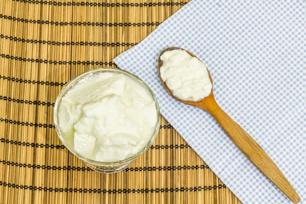 Yogur Orgánico Natural Casero Con Cuchara Madera —  Fotos de Stock