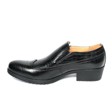 Office deri üzerinde beyaz izole ayakkabı adam