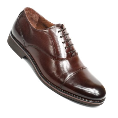 Office deri üzerinde beyaz izole ayakkabı adam