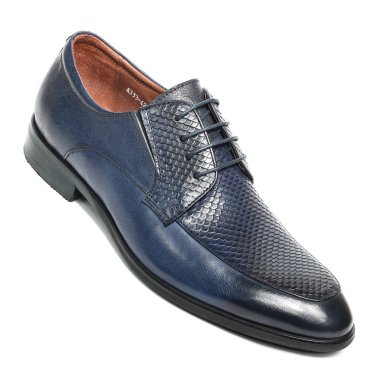 Office deri üzerinde beyaz izole ayakkabı adam