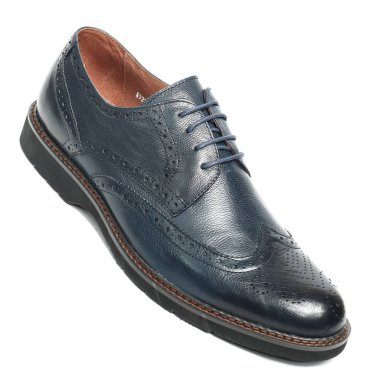 Office deri üzerinde beyaz izole ayakkabı adam