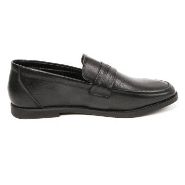 Office deri üzerinde beyaz izole ayakkabı adam