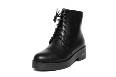 Kadın yarı sezon ayakkabıları beyaz arka planda izole edilmiş deri.