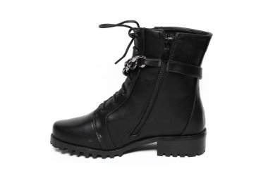 Kadın yarı sezon ayakkabıları beyaz arka planda izole edilmiş deri.