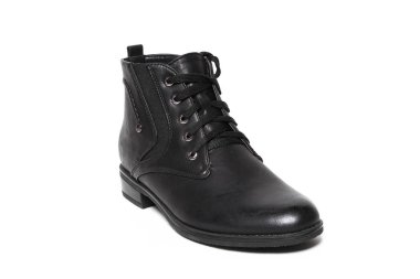 Kadın yarı sezon ayakkabıları beyaz arka planda izole edilmiş deri.