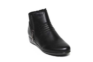 Kadın yarı sezon ayakkabıları beyaz arka planda izole edilmiş deri.