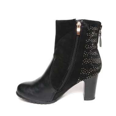 Kadın yarı sezon ayakkabıları beyaz arka planda izole edilmiş deri.