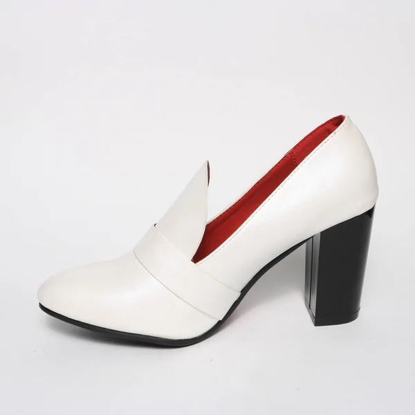 Scarpe Donna Pelle Isolata Sfondo Bianco — Foto Stock