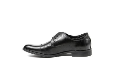 Office deri üzerinde beyaz izole ayakkabı adam