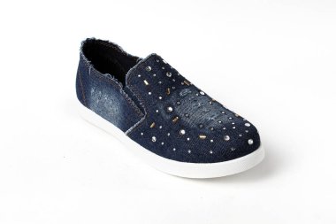 Beyaz arka plan üzerinde izole kadın ayakkabı deri