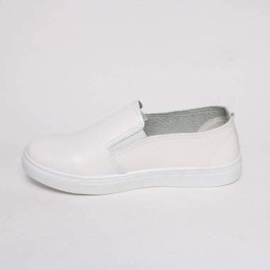 Beyaz arka plan üzerinde izole kadın ayakkabı deri