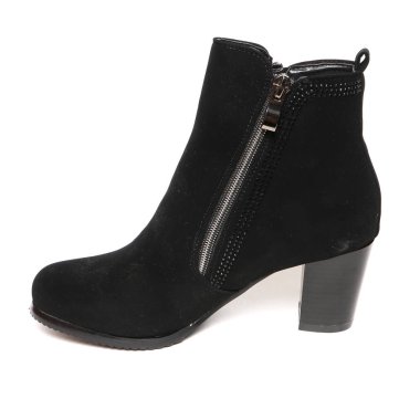 Kadın yarı sezon ayakkabıları beyaz arka planda izole edilmiş deri.