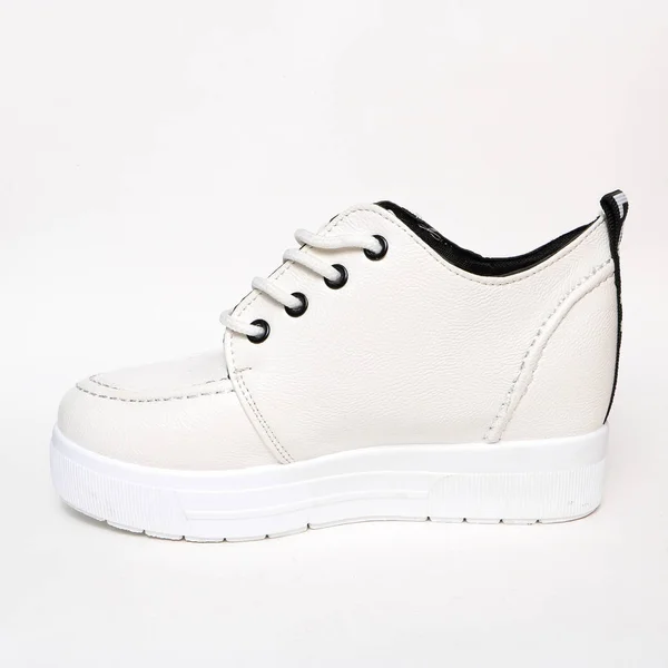 Sapatos Femininos Couro Isolado Fundo Branco — Fotografia de Stock