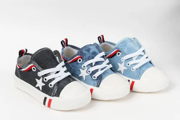 Chaussures Baskets Adolescentes Isolées Sur Fond Blanc — Photo