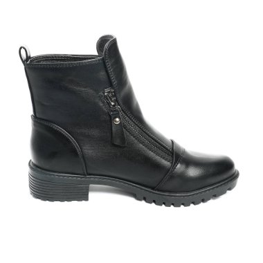 Kadın yarı sezon ayakkabıları beyaz arka planda izole edilmiş deri.