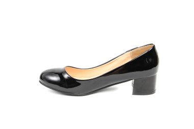 Beyaz arka plan üzerinde renkli izole kadın siyah platform ayakkabı