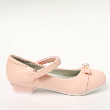 Çocuğun loafer'lar beyaz arka plan ve şık modern ayakkabı