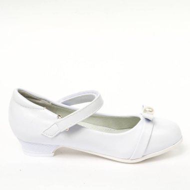 Çocuğun loafer'lar beyaz arka plan ve şık modern ayakkabı