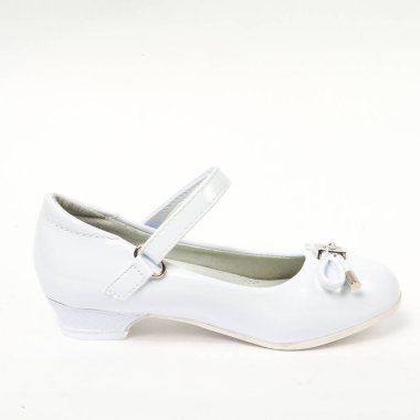 Çocuğun loafer'lar beyaz arka plan ve şık modern ayakkabı