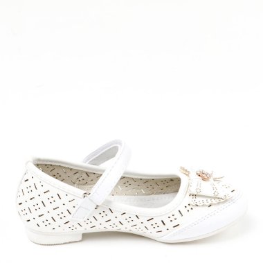 Çocuğun loafer'lar beyaz arka plan ve şık modern ayakkabı