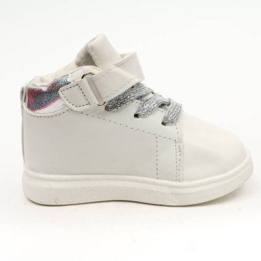 Çocuğun loafer'lar beyaz arka plan ve şık modern ayakkabı