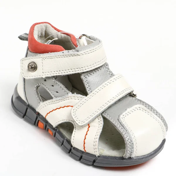 Kid Instappers Witte Achtergrond Stijlvolle Moderne Schoen — Stockfoto